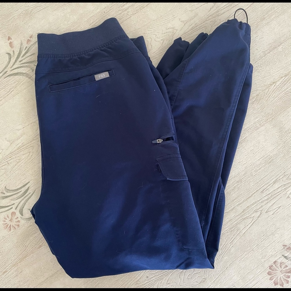 Scrunch bottom figs scrub pants